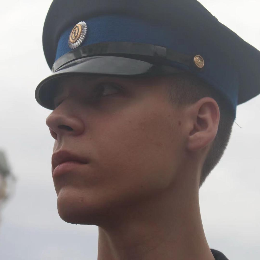 躺在星空下的草地上⭐