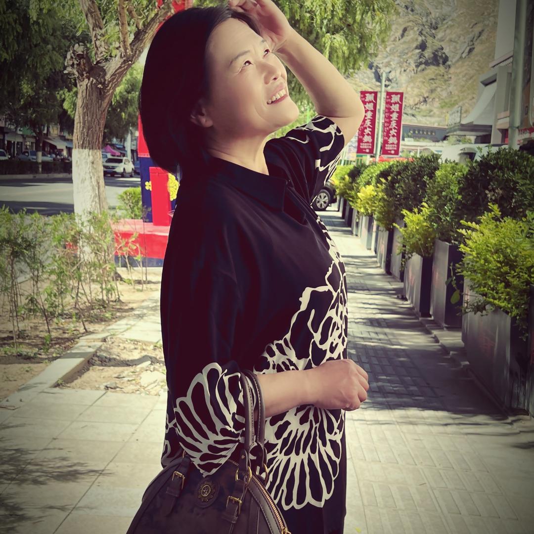 拉萨服装花姐直播