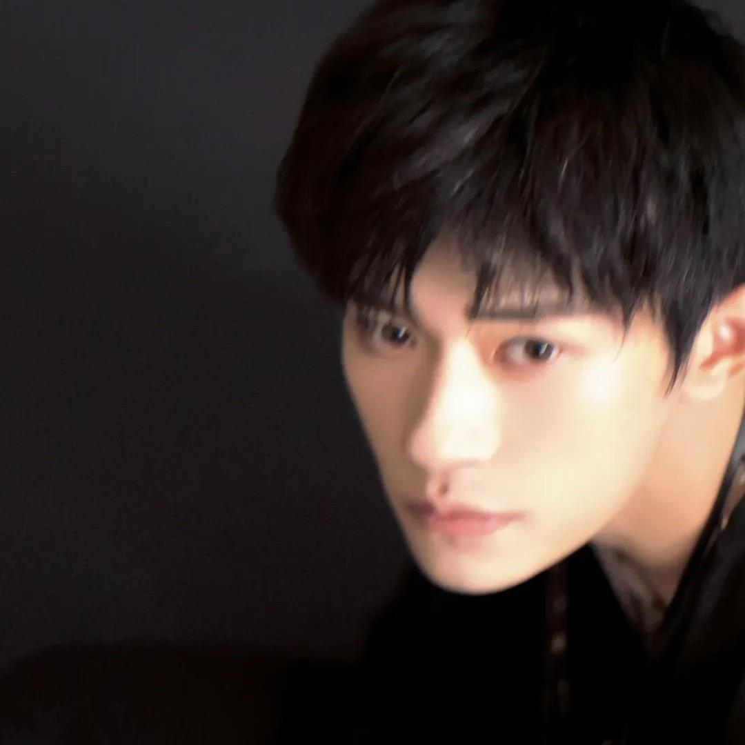 易烊千玺的媛鹤