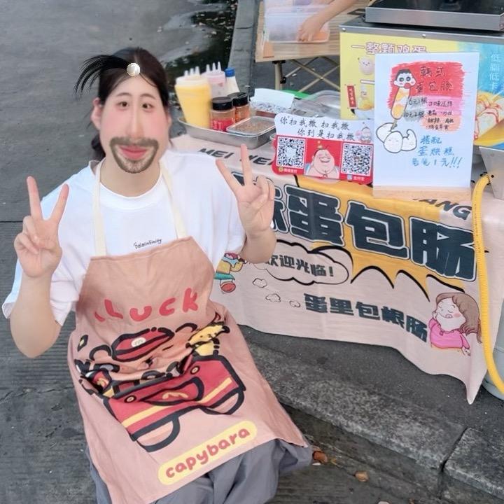 一个卖蛋包肠的人类