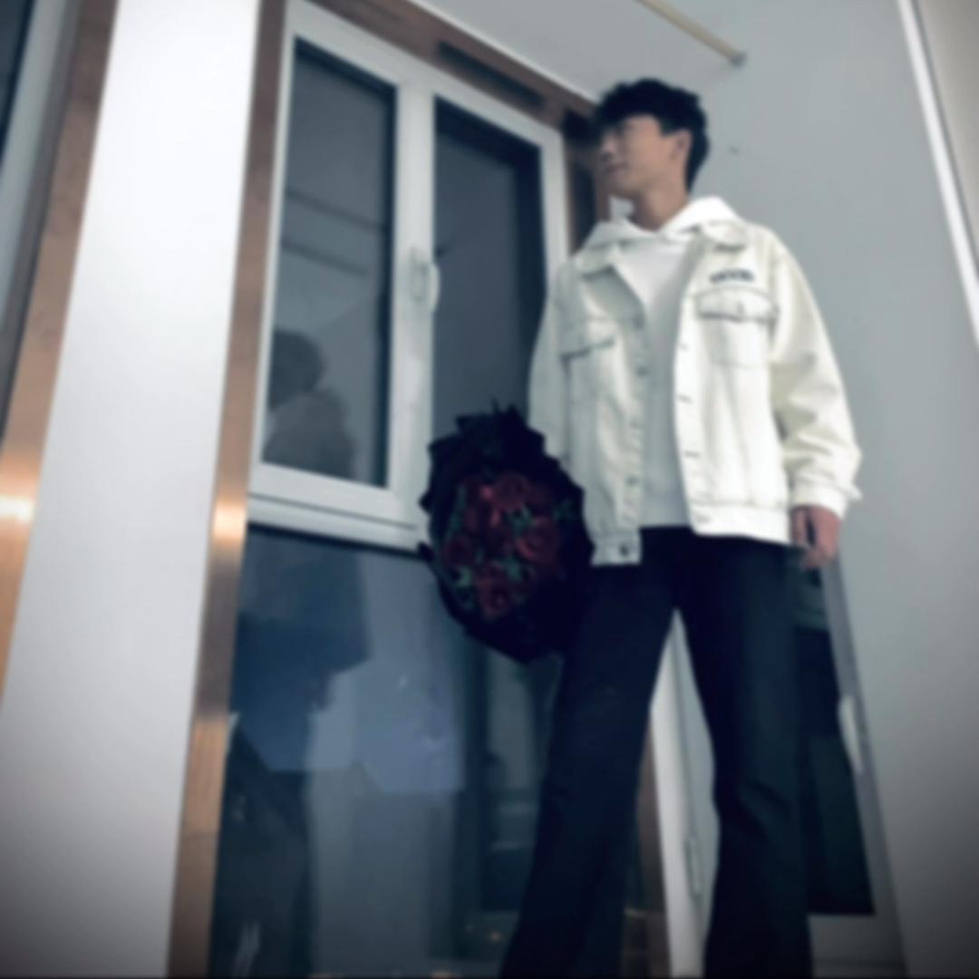 小 亮