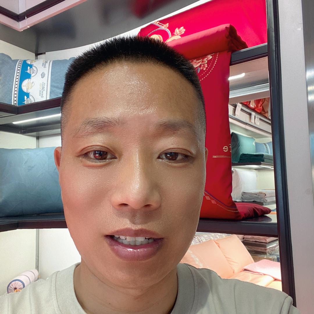 赵亮在济源卖床品