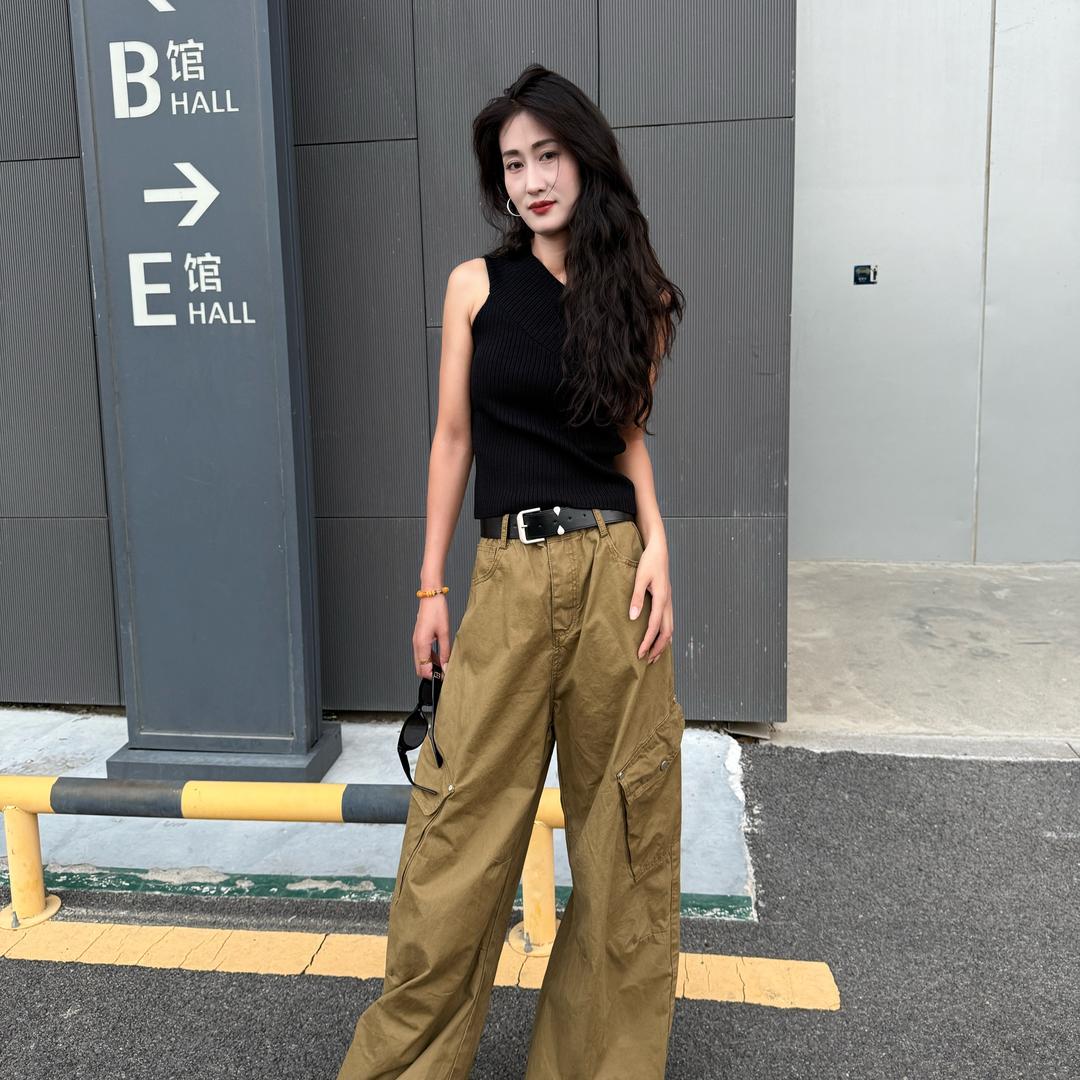 蒋晓慧〈吖吖轻奢女装〉