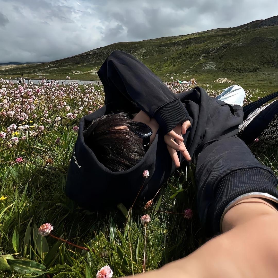 半夜偷跑到男同酒吧碰巧偶遇老公