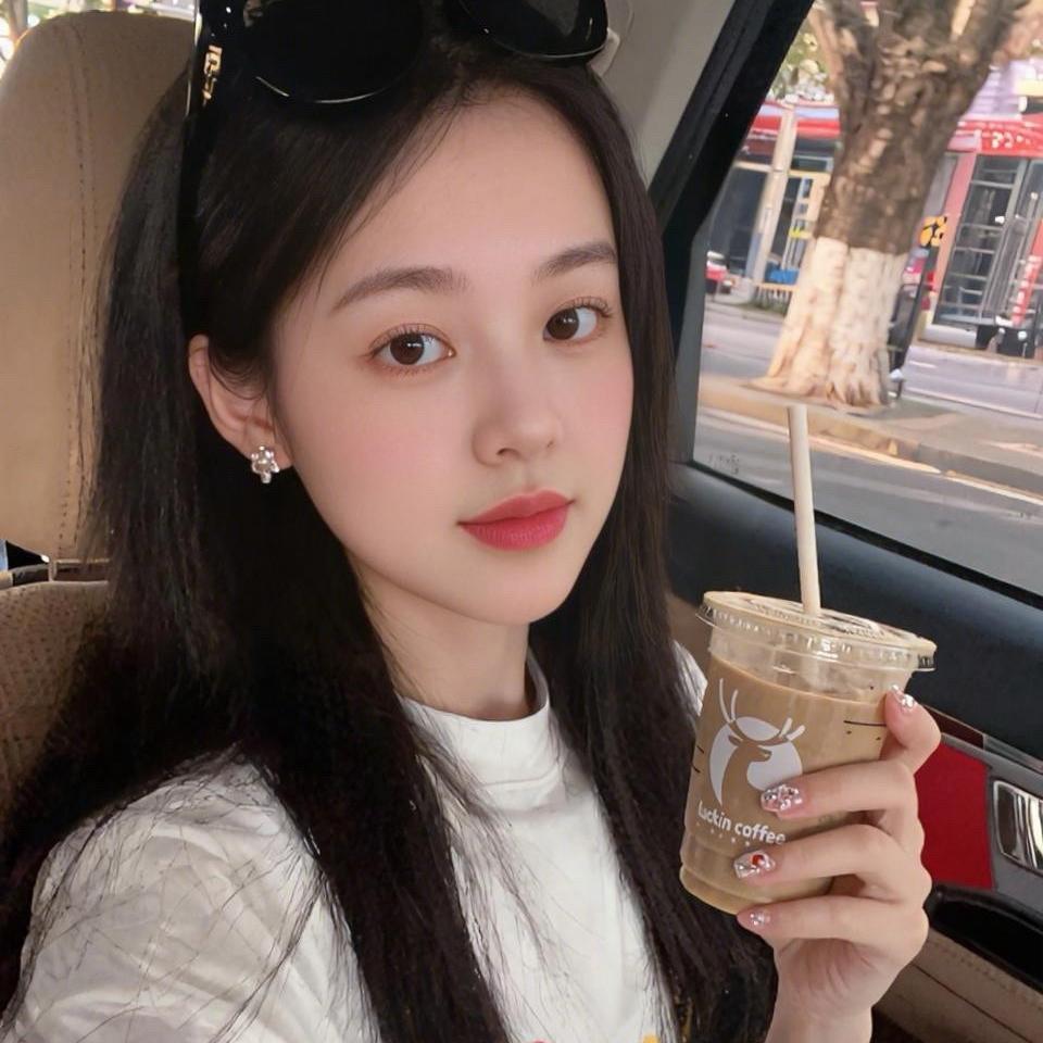 娜娜很爱吃
