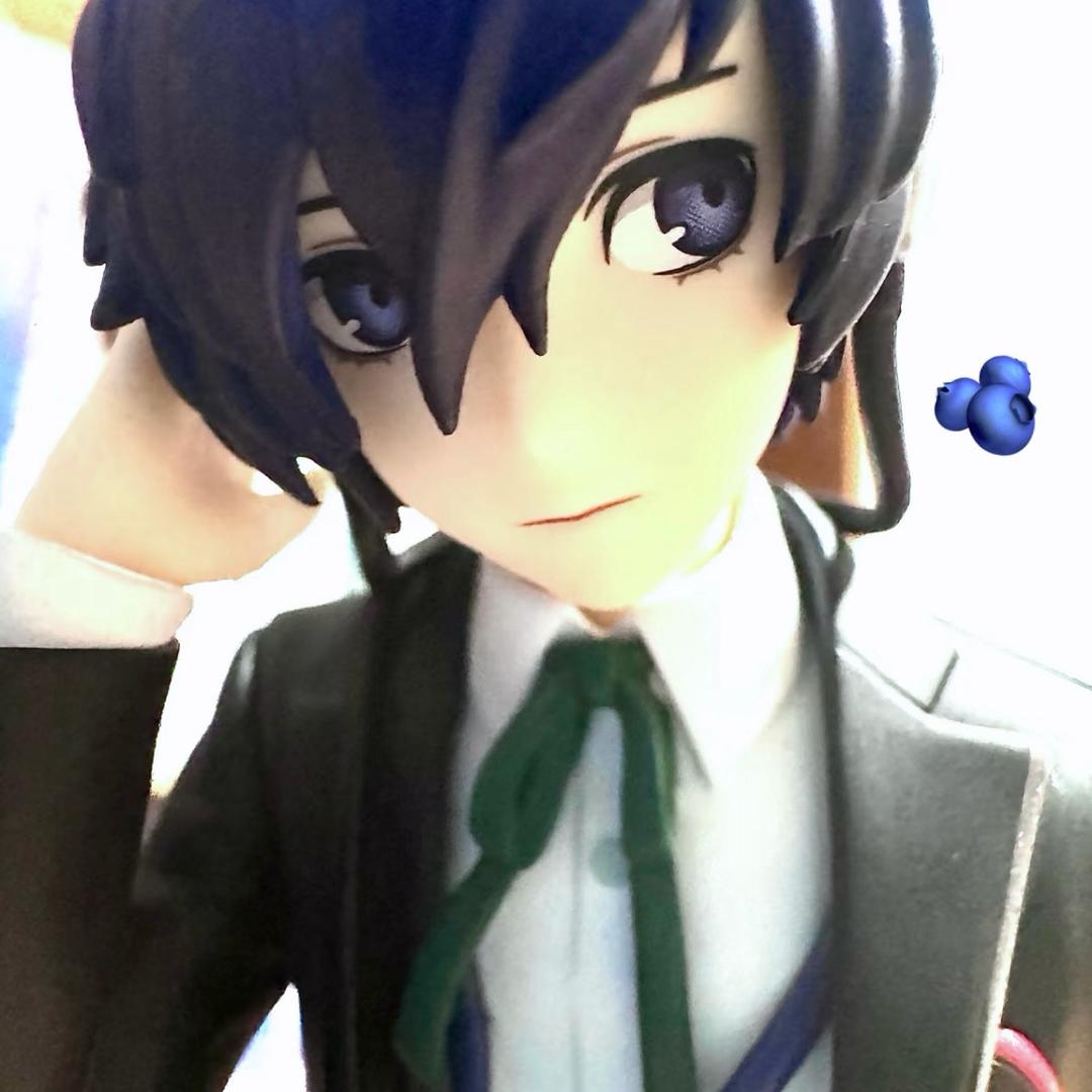 忧郁小伙在爬塔