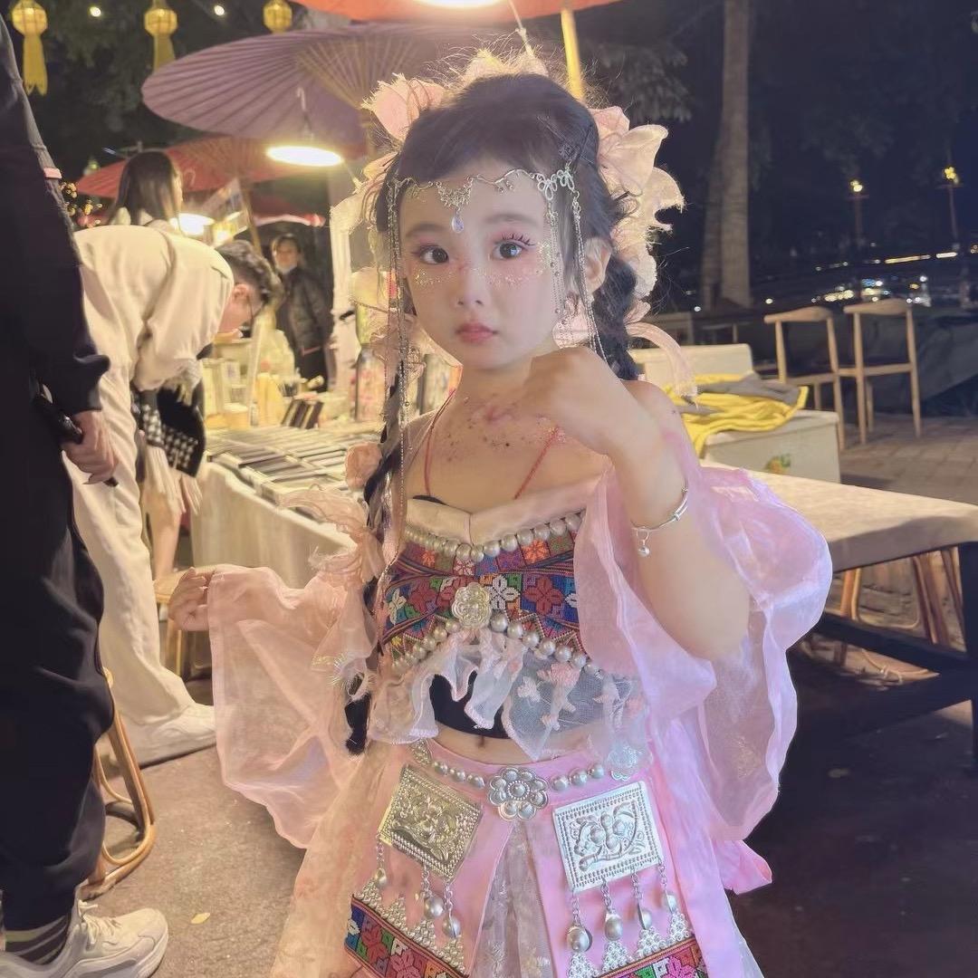 一缕半夏微光。