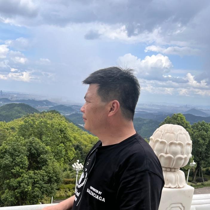 峰清云淡