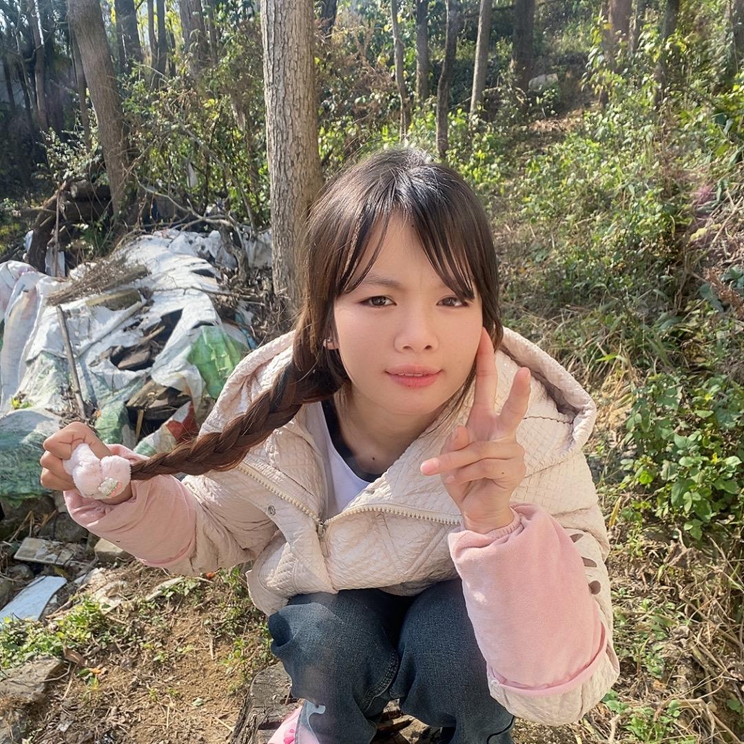 残疾女孩芬芬