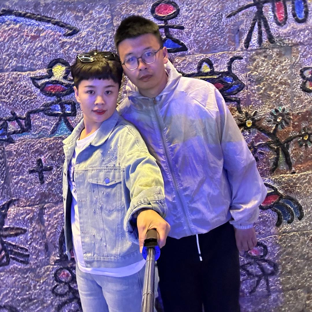小颖夫妇（每晚6点半直播）