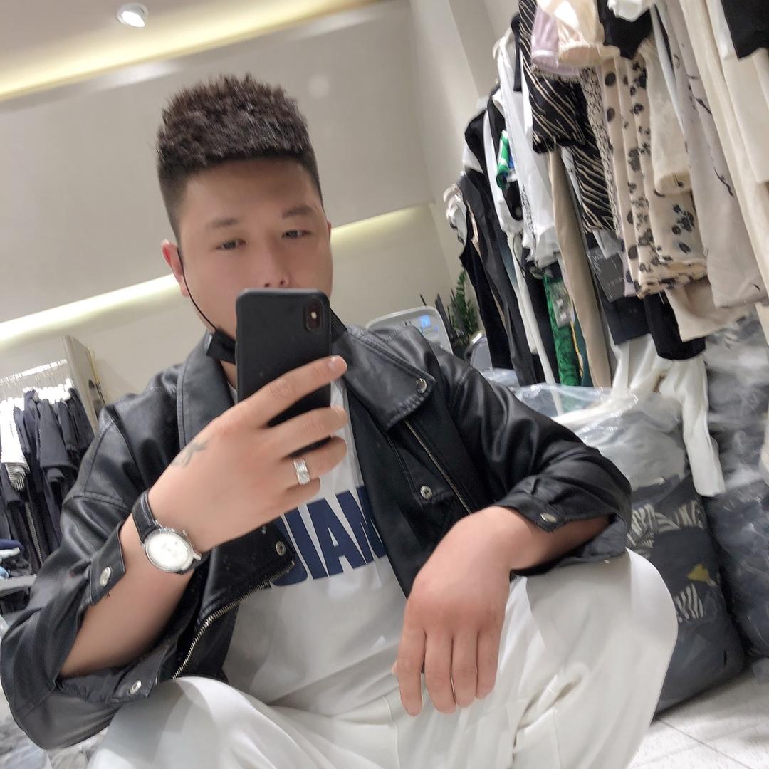 爱吃鱼🐟的猫🐱