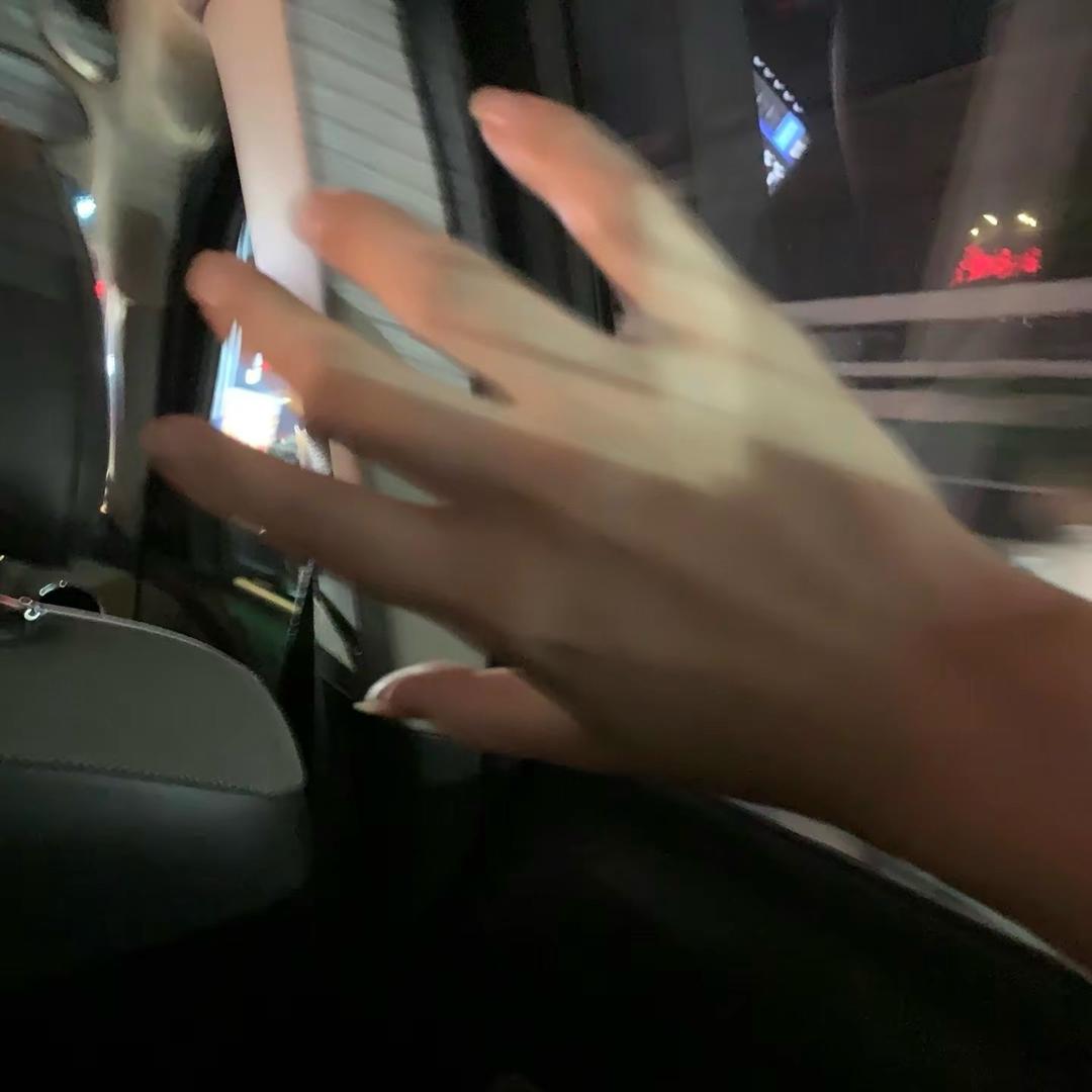 爱喝奶茶的妮