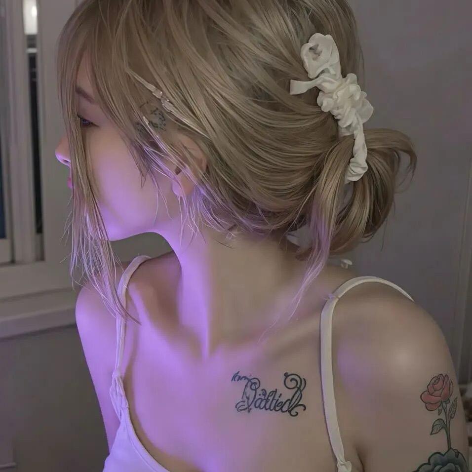 ៸៸᳐>⩊<៸៸᳐
