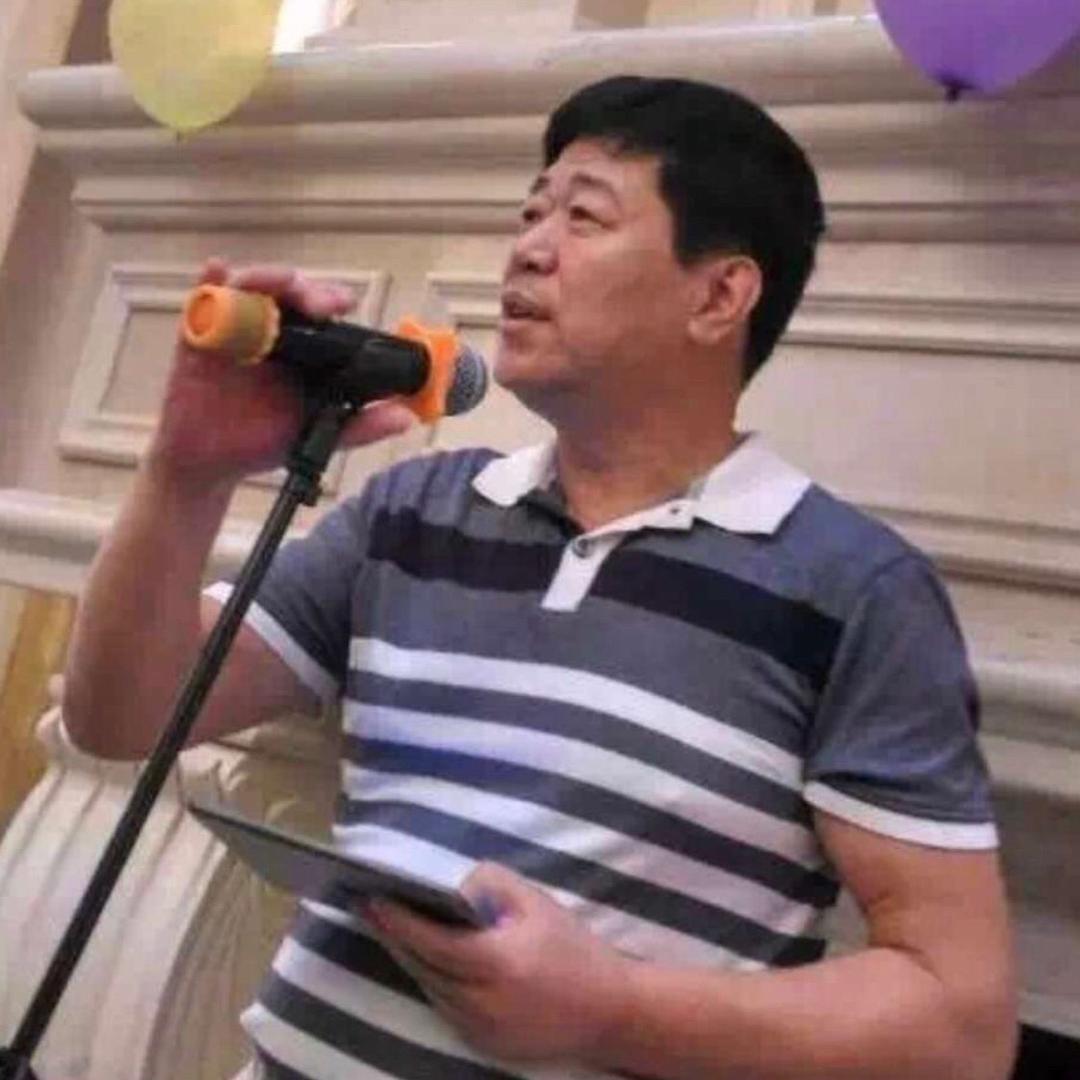 领着美女去逛街
