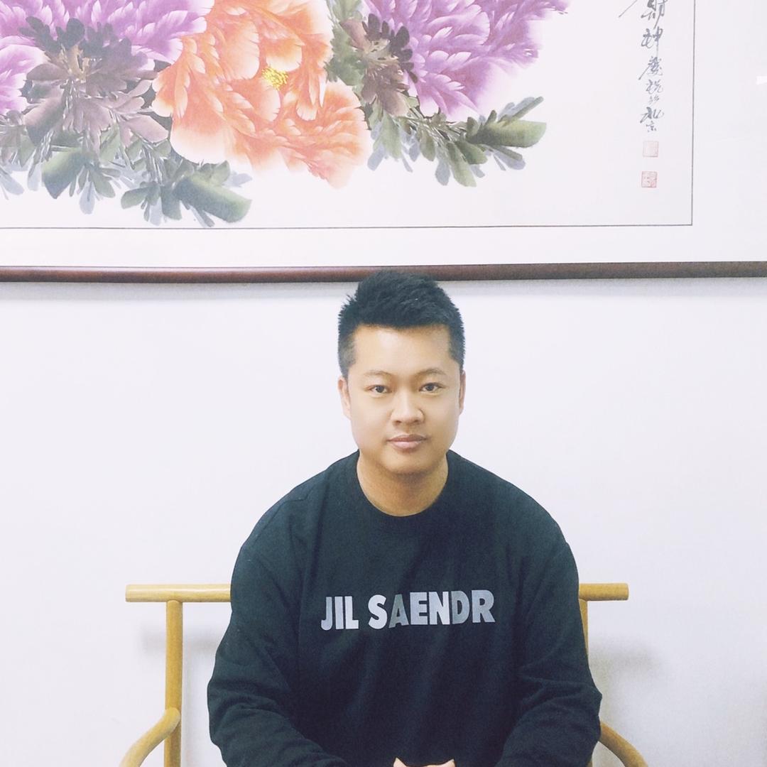 阿龙.