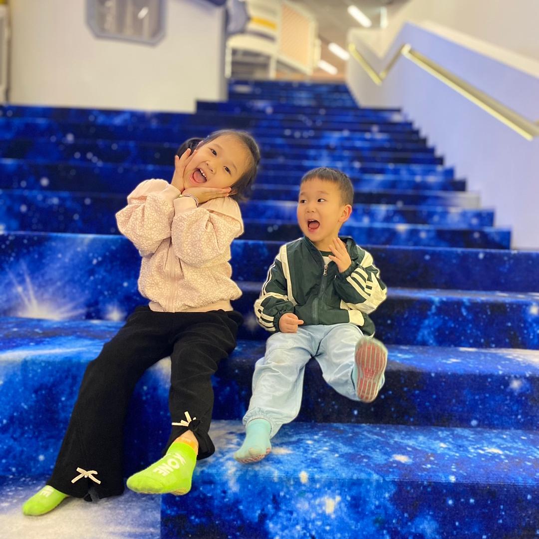 小美老师爱遛娃