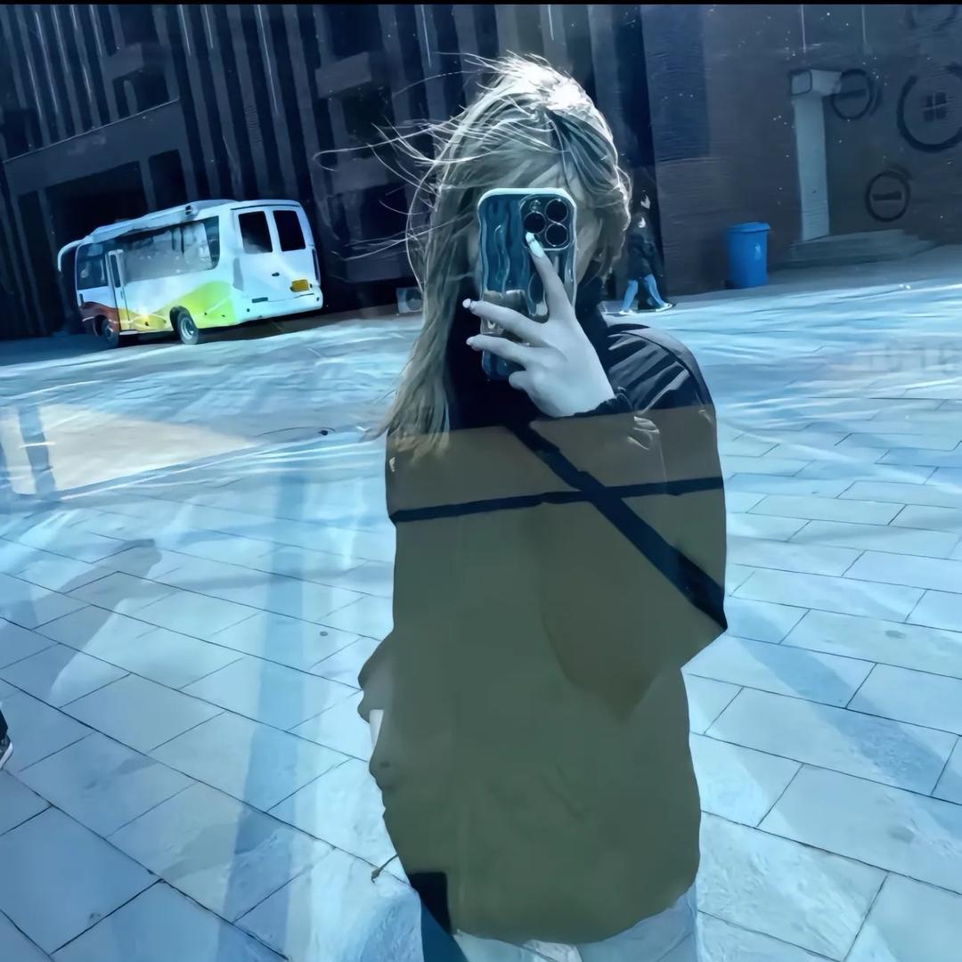 左耳^