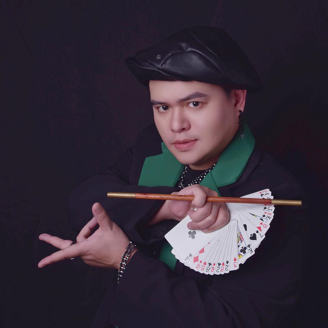 胡凯伦-魔法世界