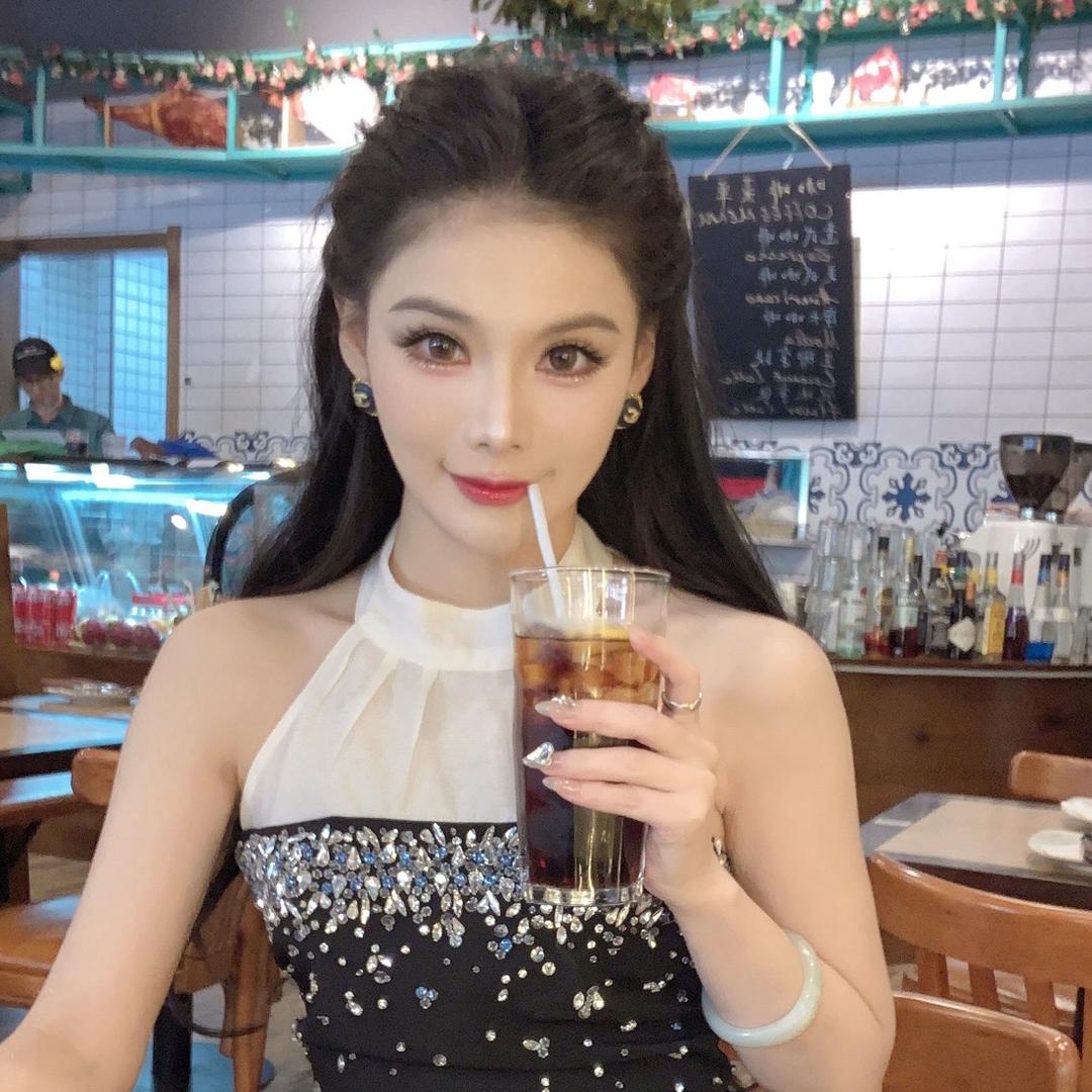 静妮娜JNINA