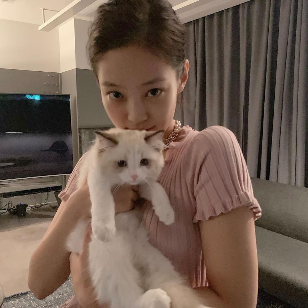 有趣爱吃的美女