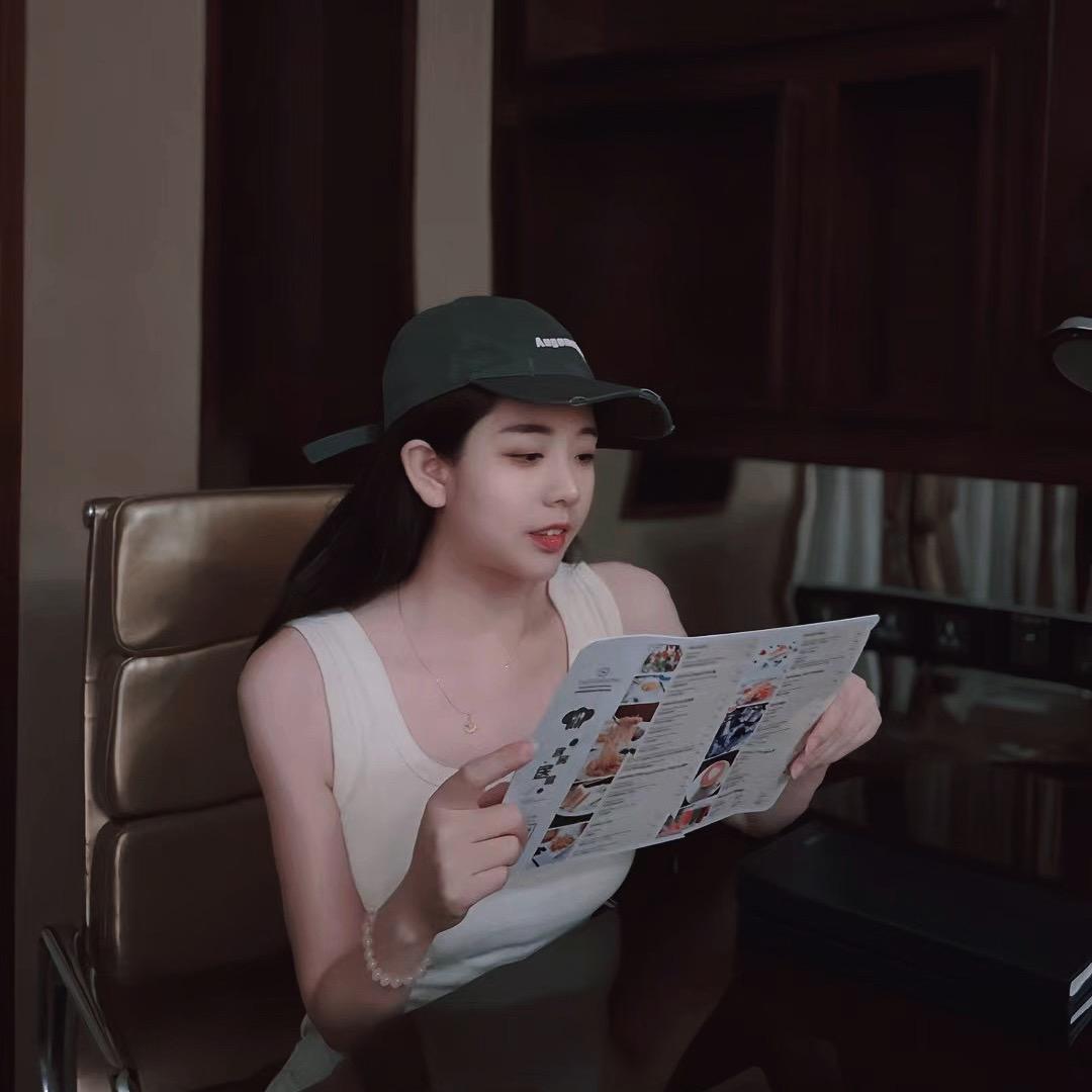 小璐璐。
