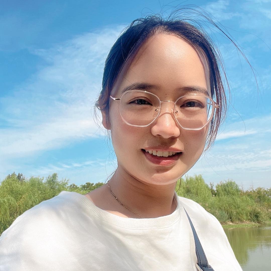 小何