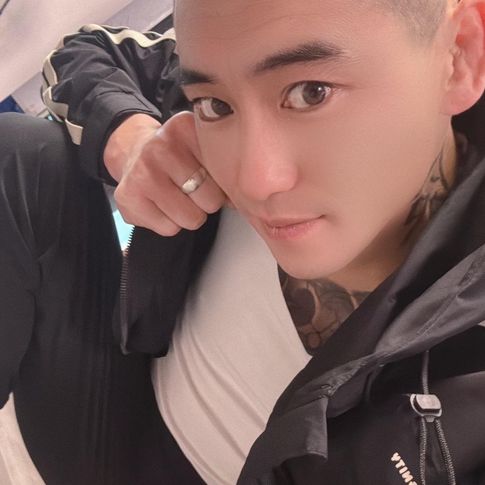 王小欠，