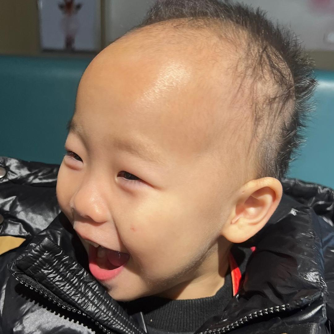 小美呀啊