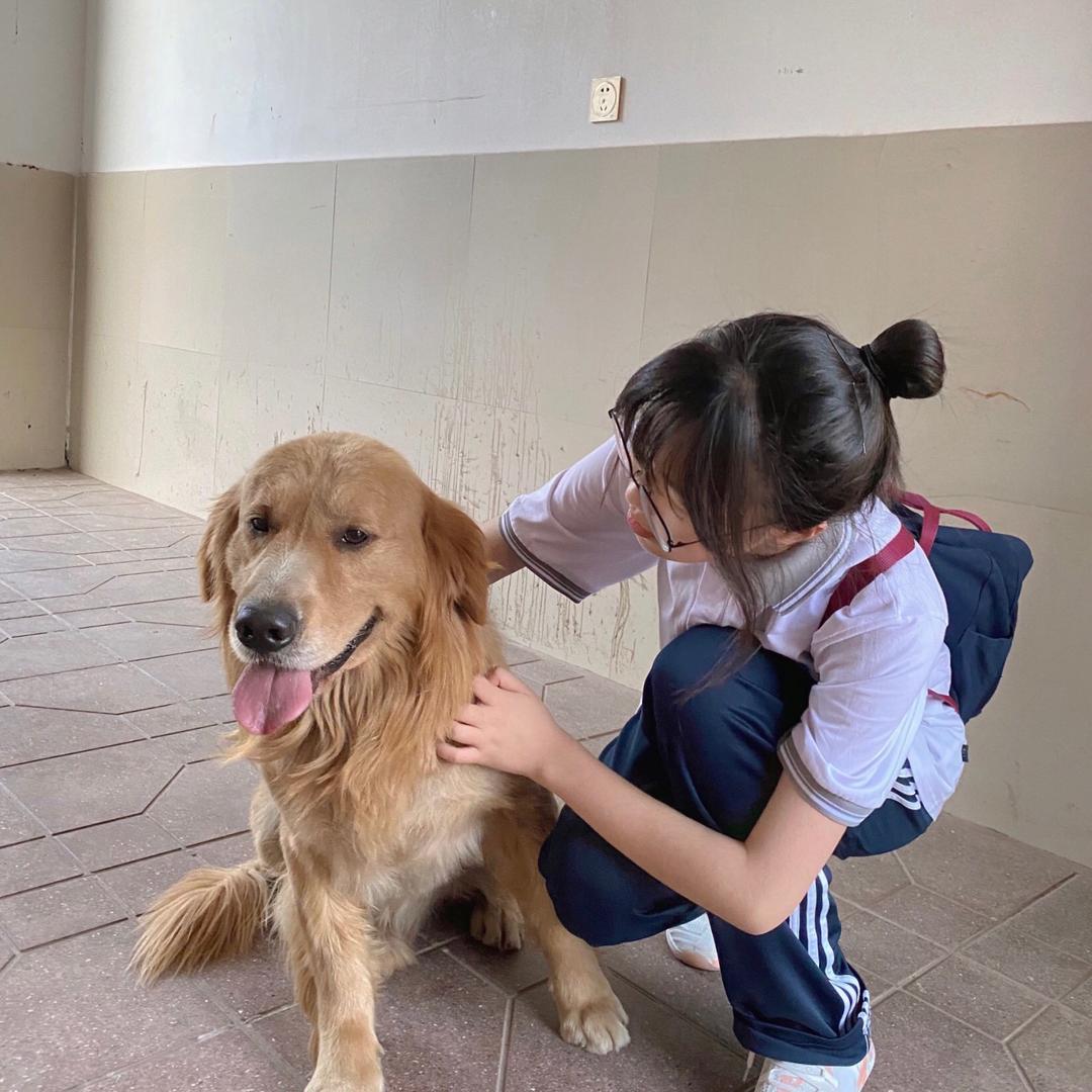 周默