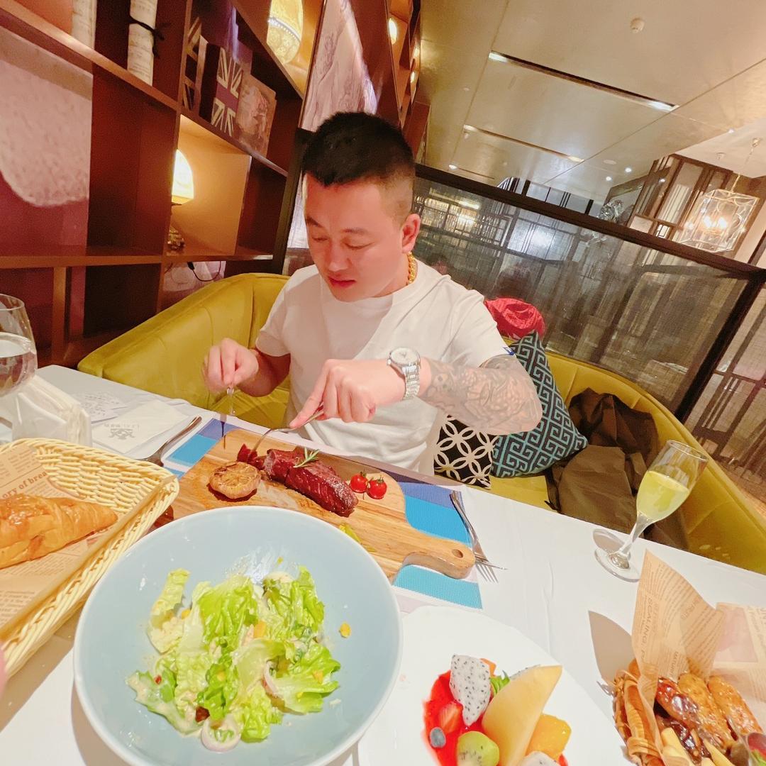 顽  主