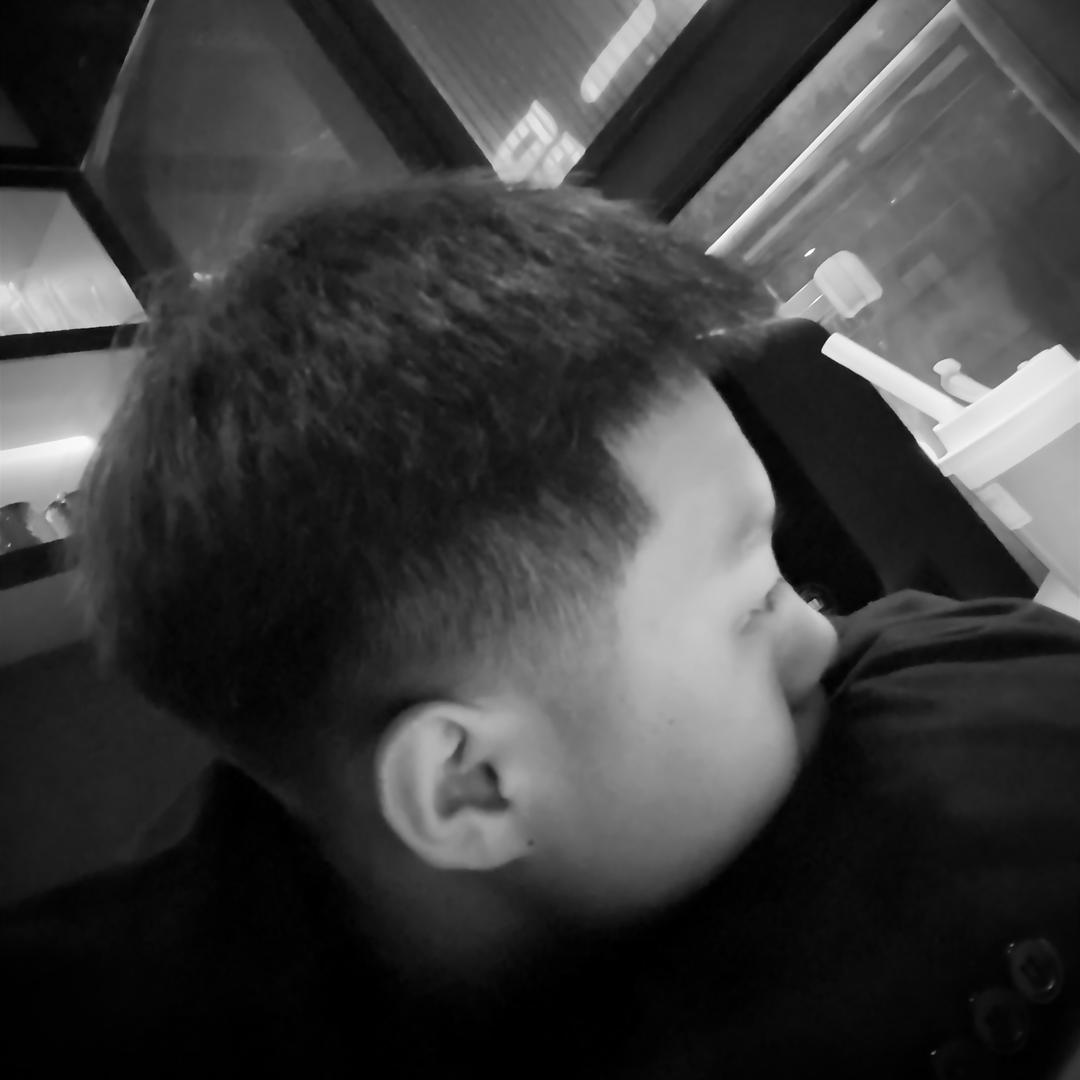 小 八
