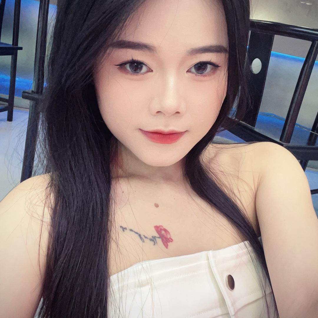 秋秋.