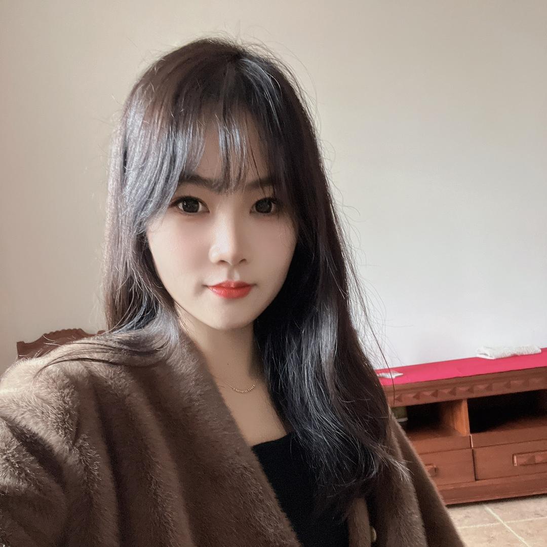 是潘潘吖~