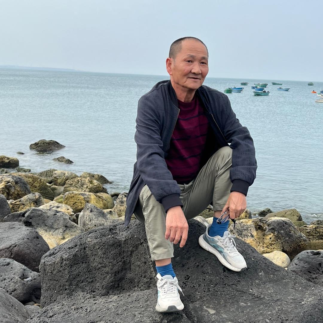 唱不来歌的老顽童。