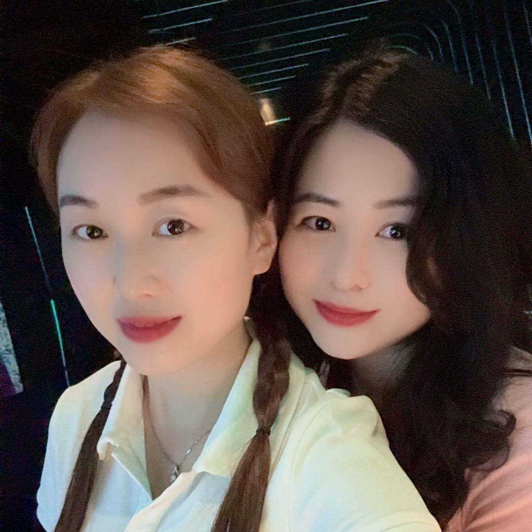 桂林机场比音勒芬嘉嘉和西西