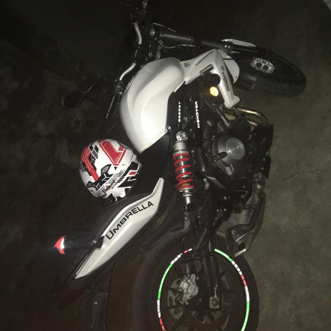 一个被钓鱼耽误的车手！