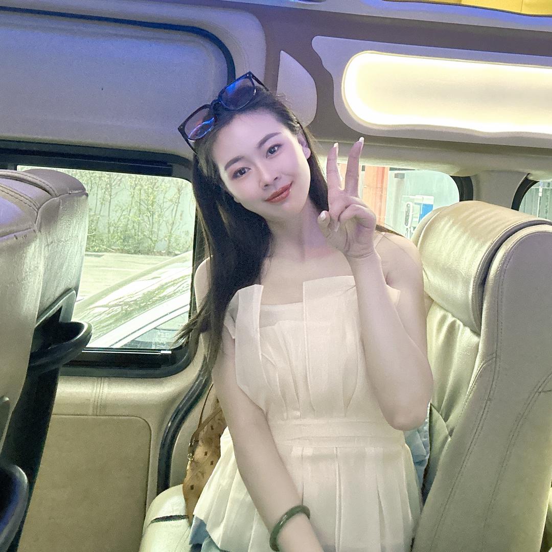 璐璐睡醒了