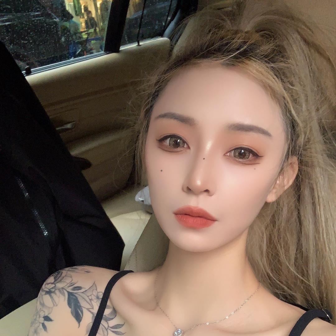 范范范小妞服装