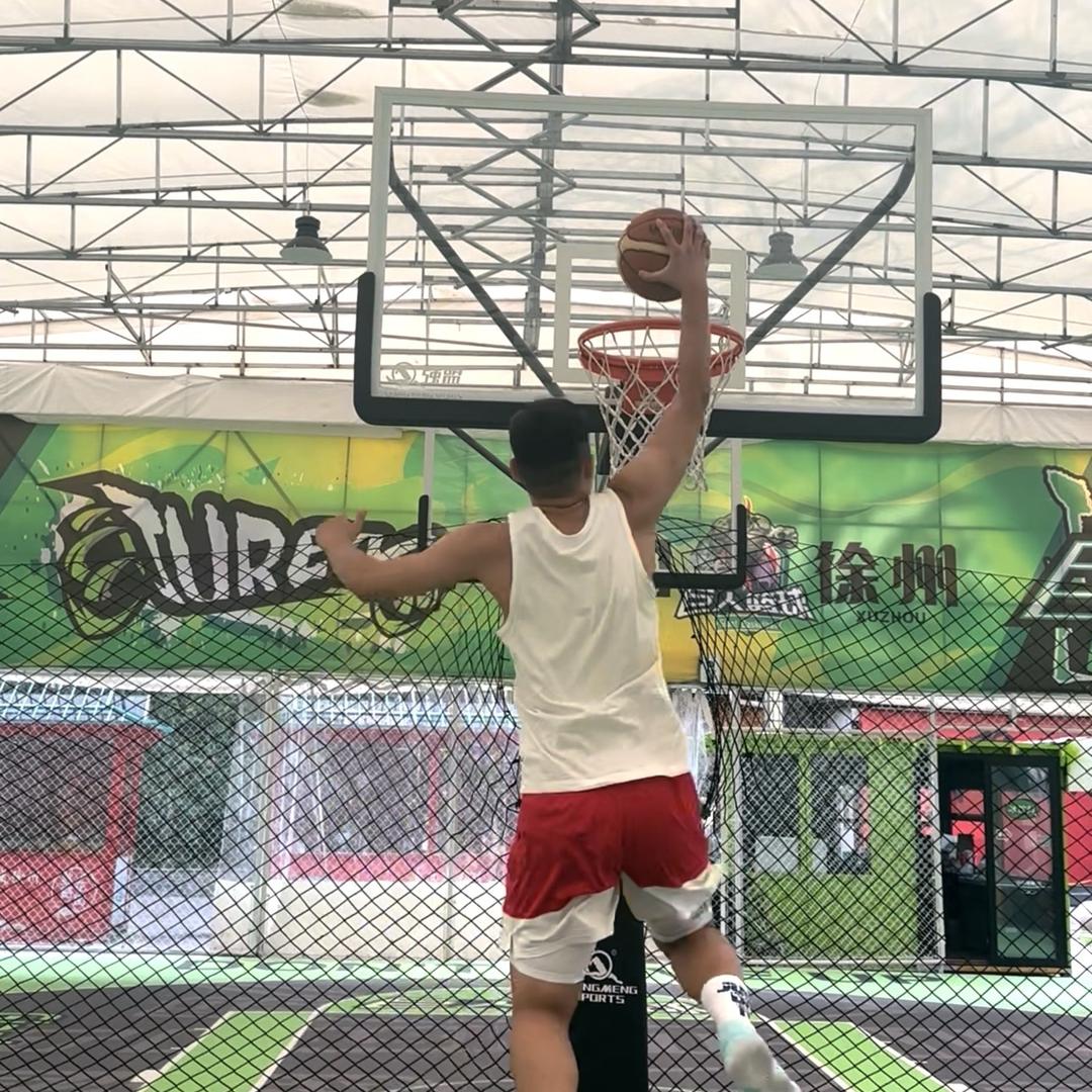 巨人篮球训练师🐲