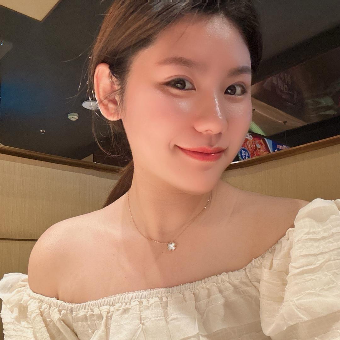 地摊女友.