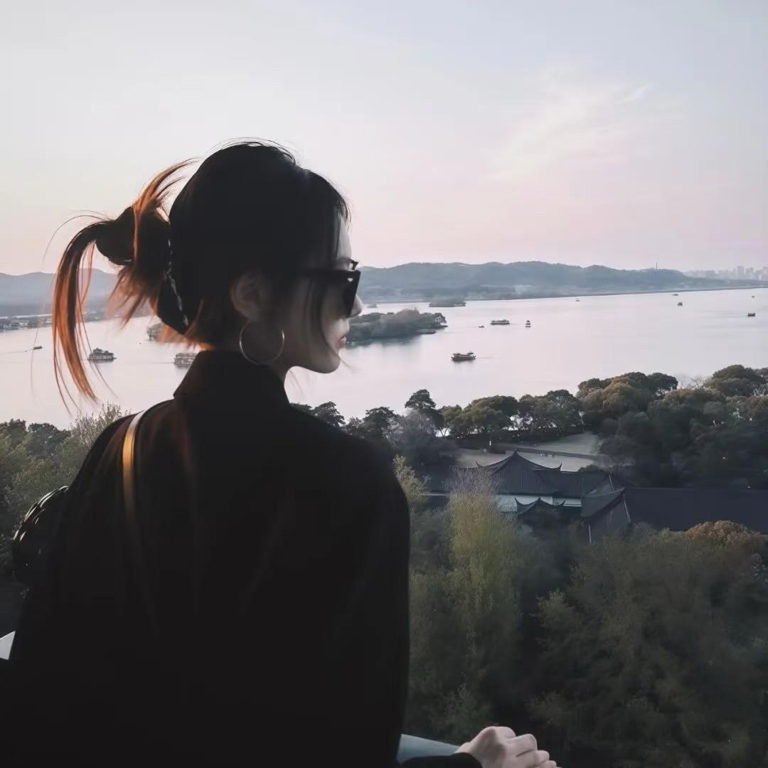 不嘻嘻-