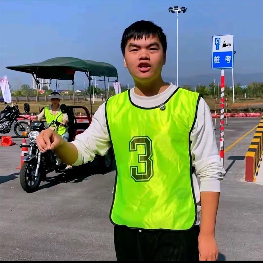 怀化摩托车驾考张教练013