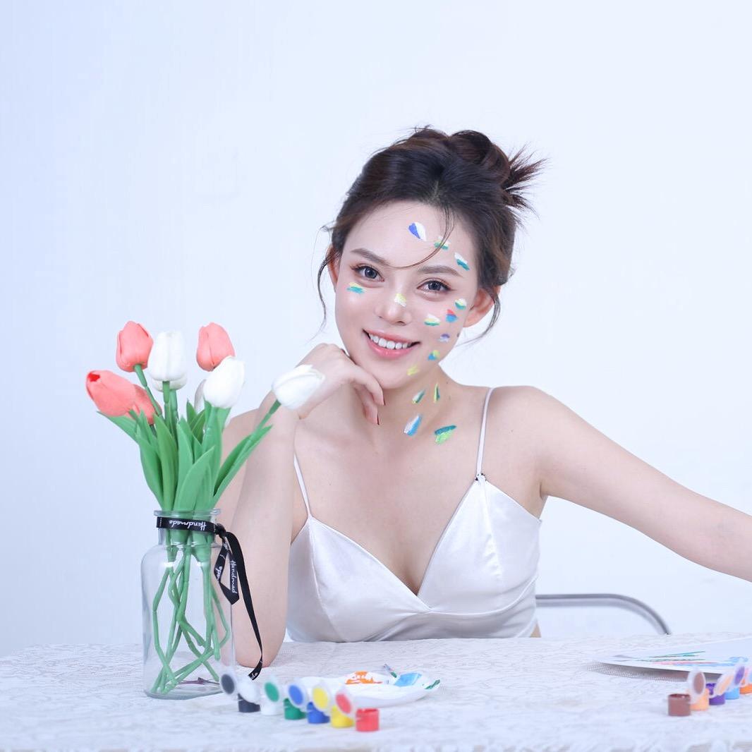 妮琳和赛尔的女密