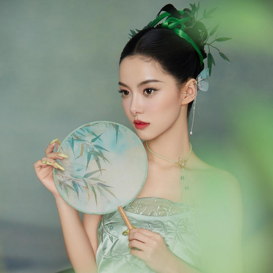 苍南县艾尚化妆美甲培训