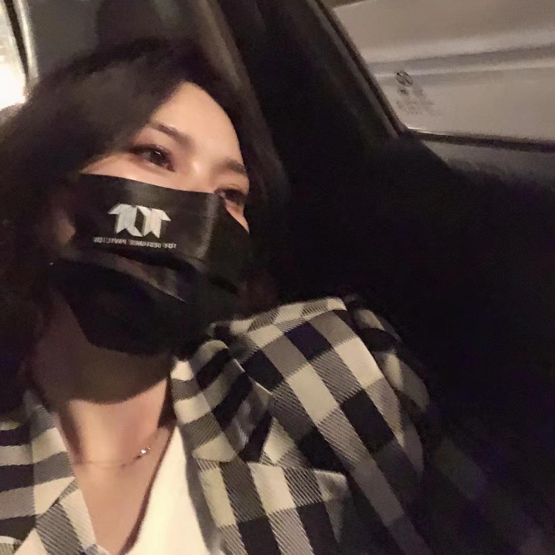 南昌梦时代时潮女装陈姐