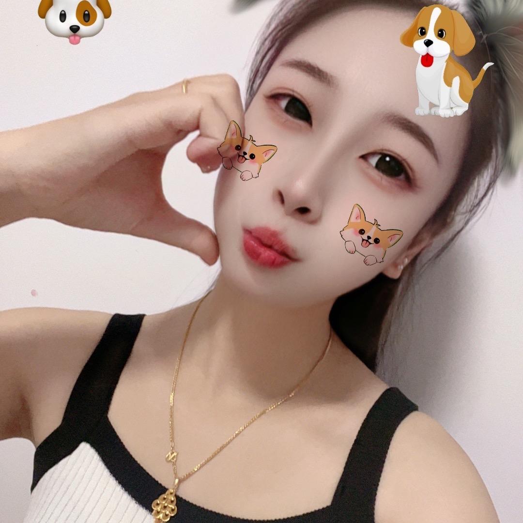 @爱笑的虎牙妹🥰
