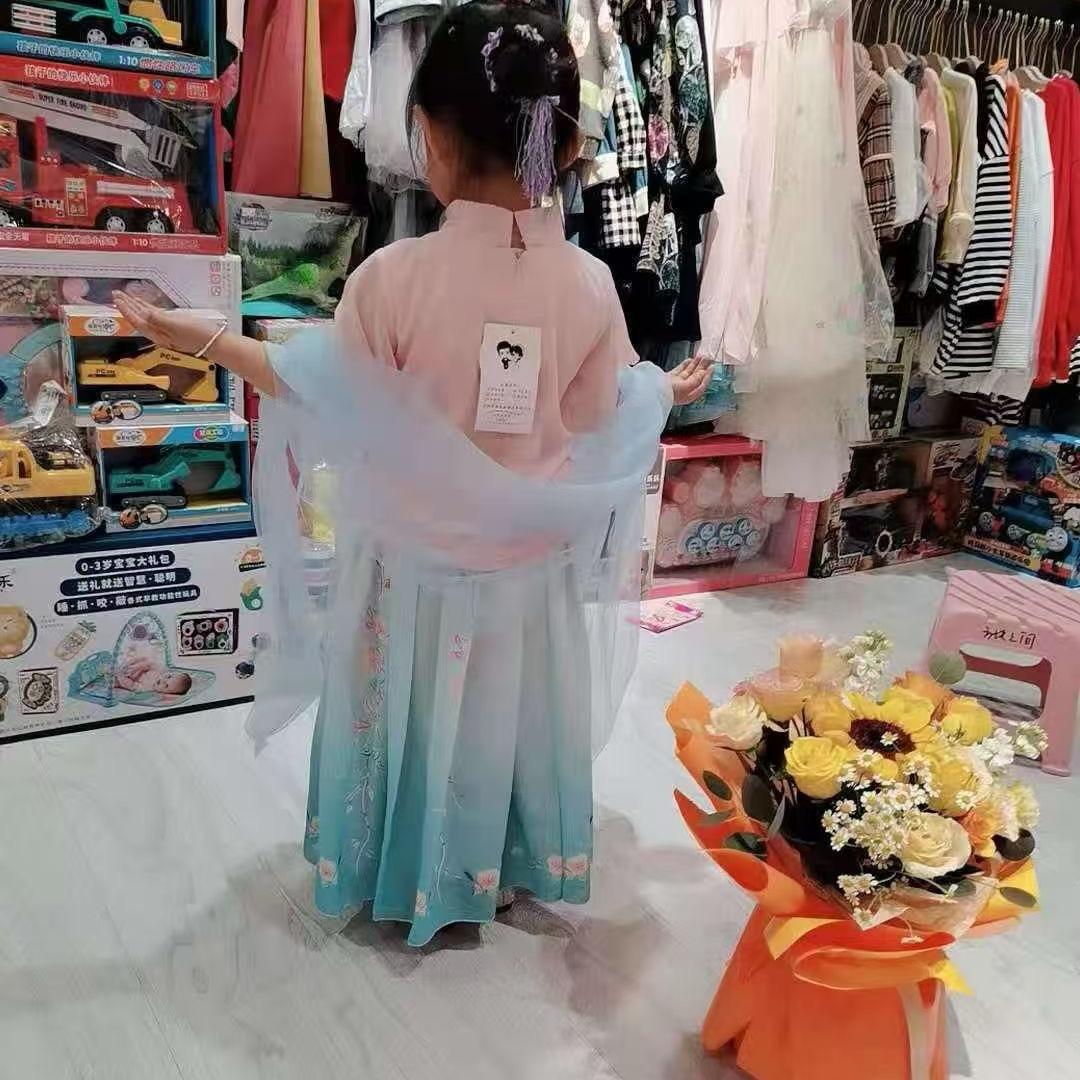 一家童装店
