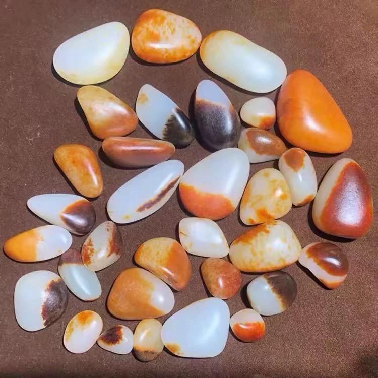 老翁玩石