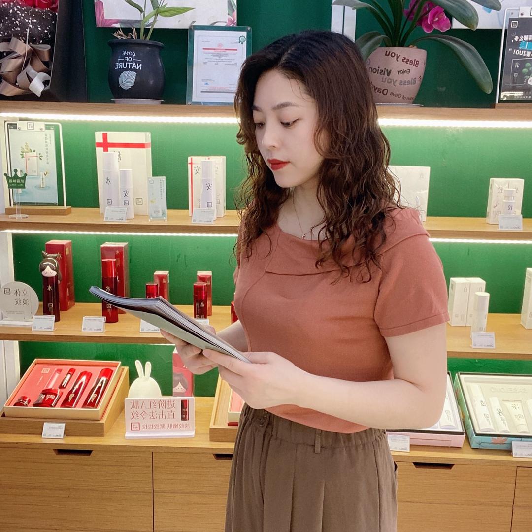 阜阳市颍州区传美三草两木化妆品店