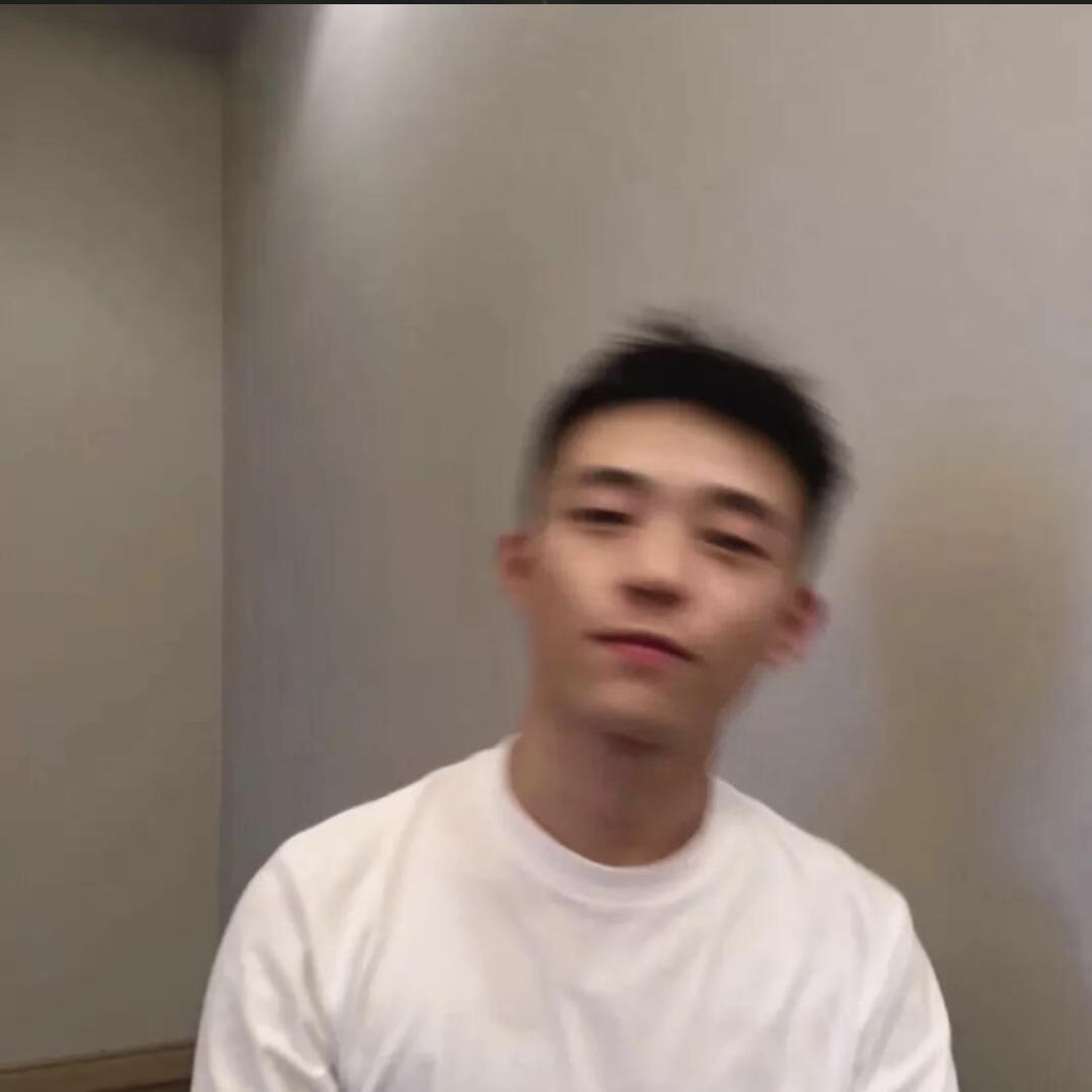 君^